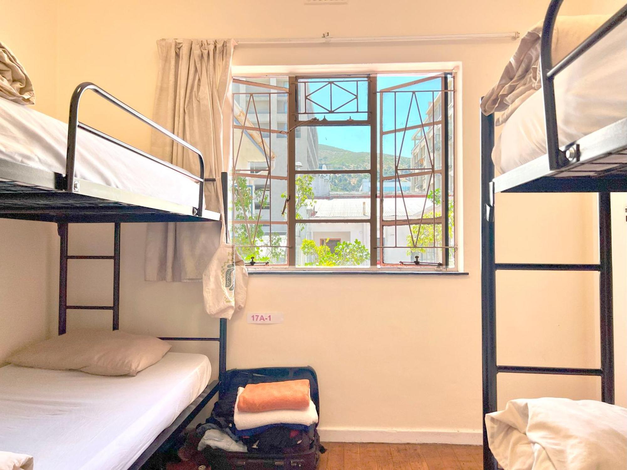 Long Street Backpackers (Adults Only) Hostel Кейптаун Екстериор снимка