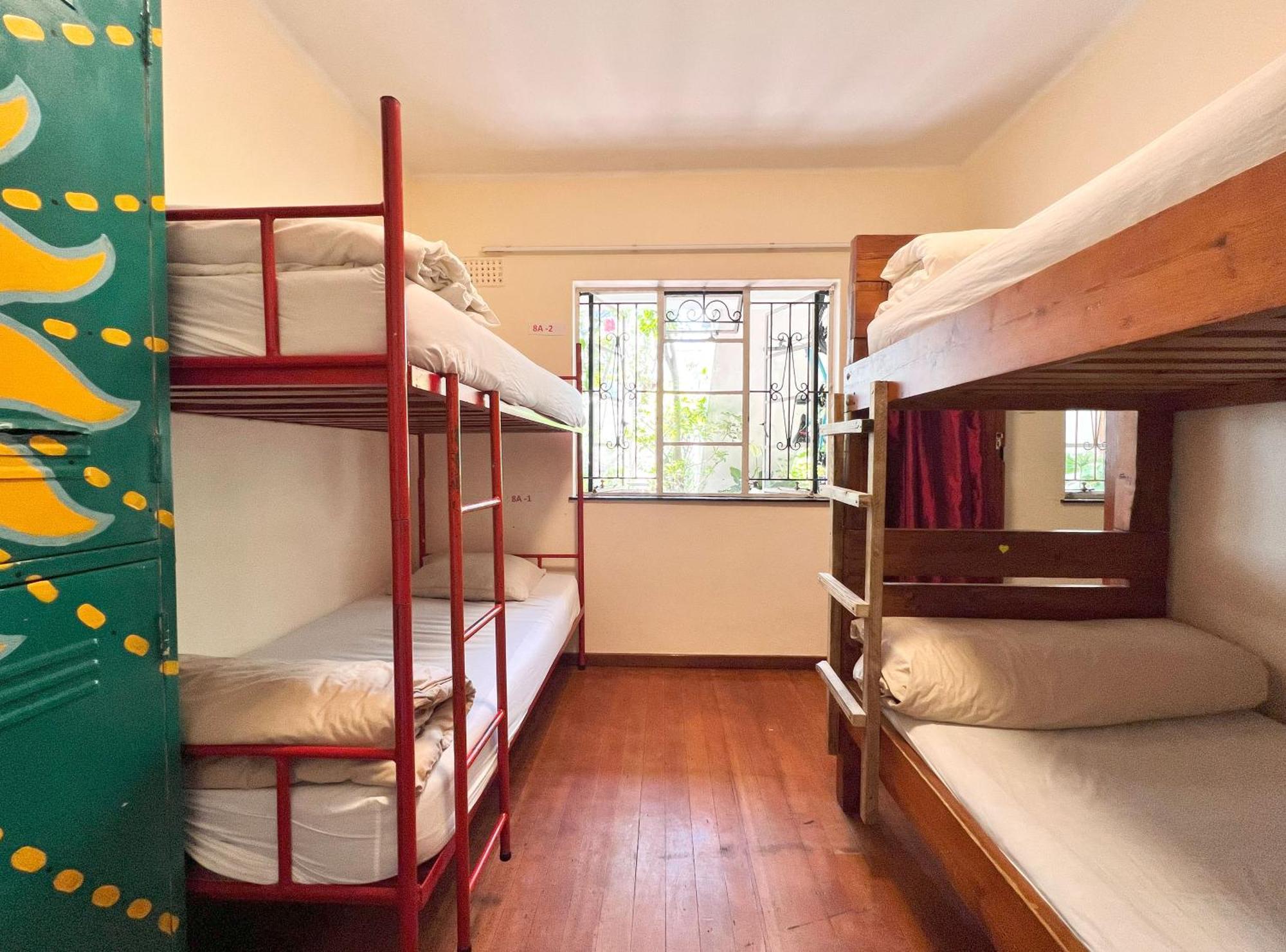 Long Street Backpackers (Adults Only) Hostel Кейптаун Екстериор снимка