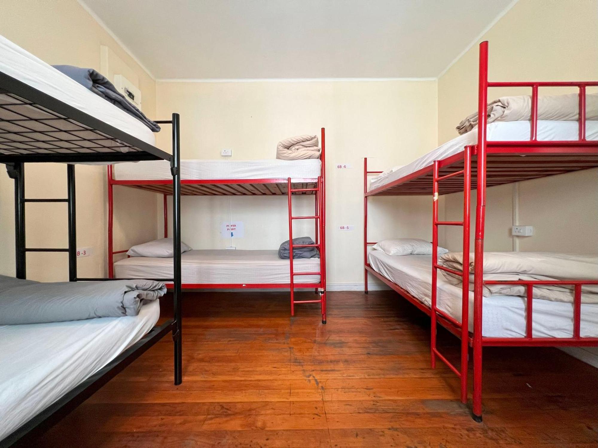 Long Street Backpackers (Adults Only) Hostel Кейптаун Екстериор снимка