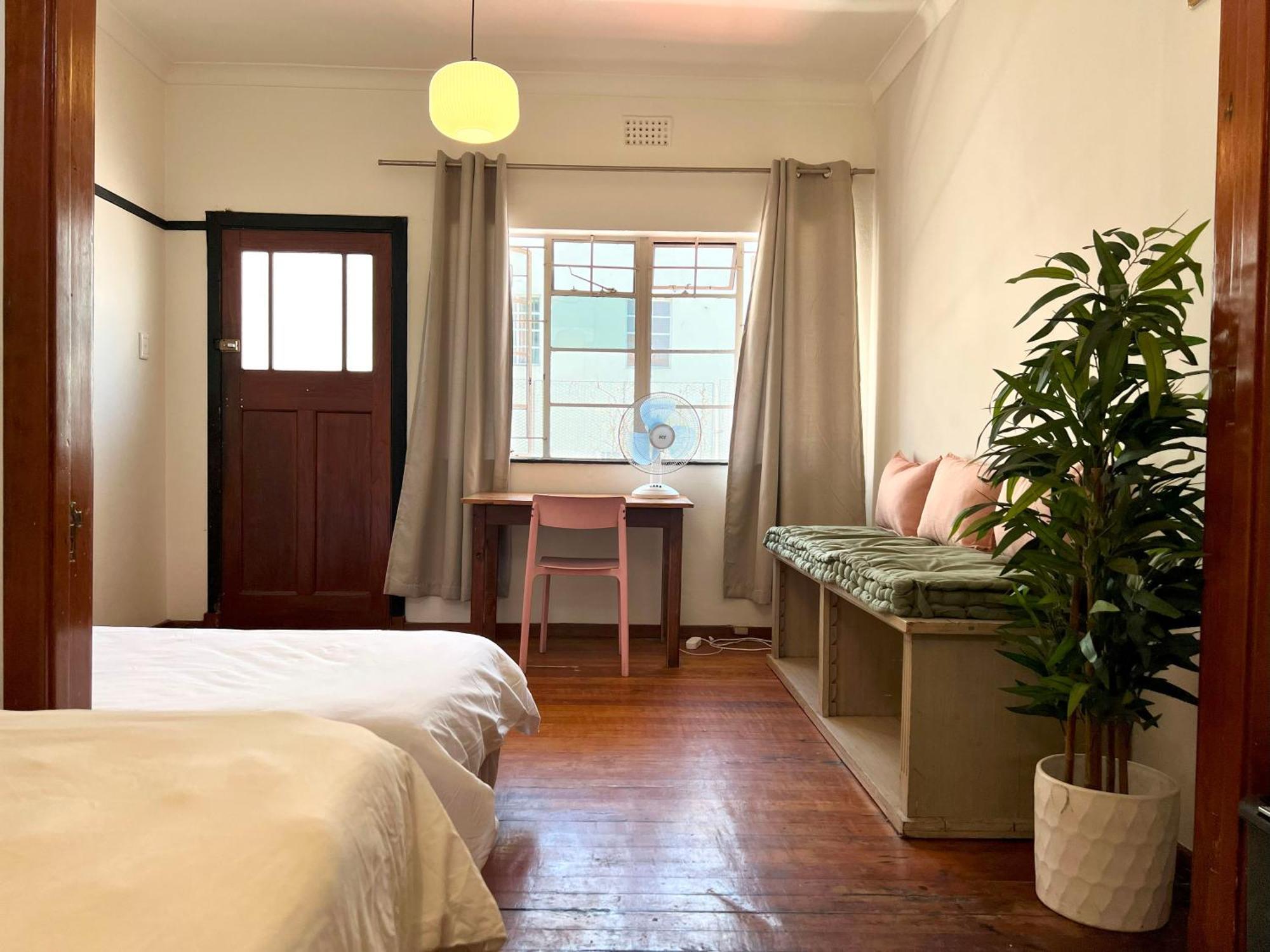 Long Street Backpackers (Adults Only) Hostel Кейптаун Екстериор снимка